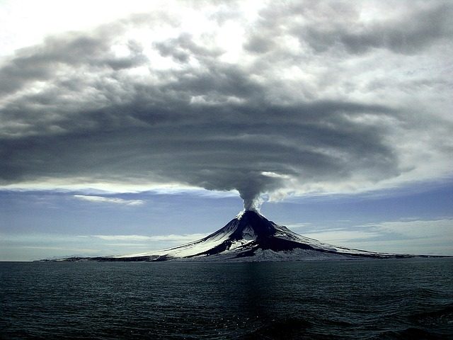 火山　噴火　ボルケーノ　世界